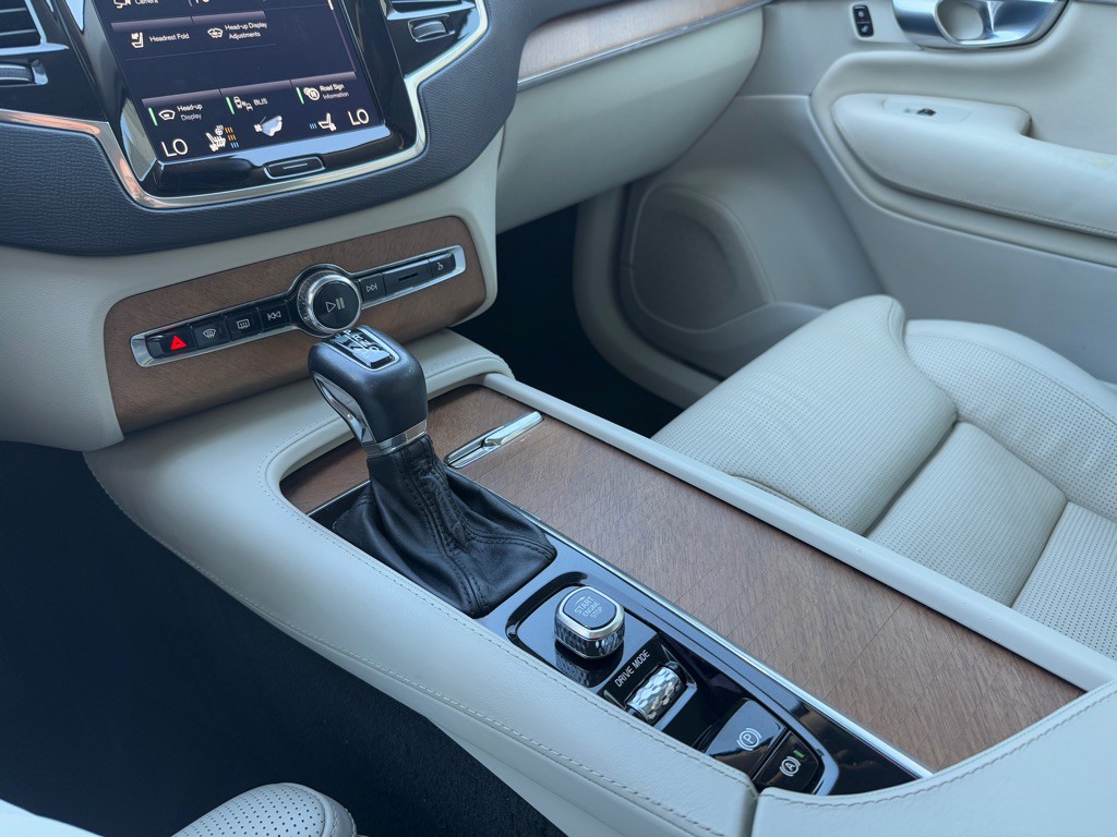 2018 Volvo XC90 Image 12