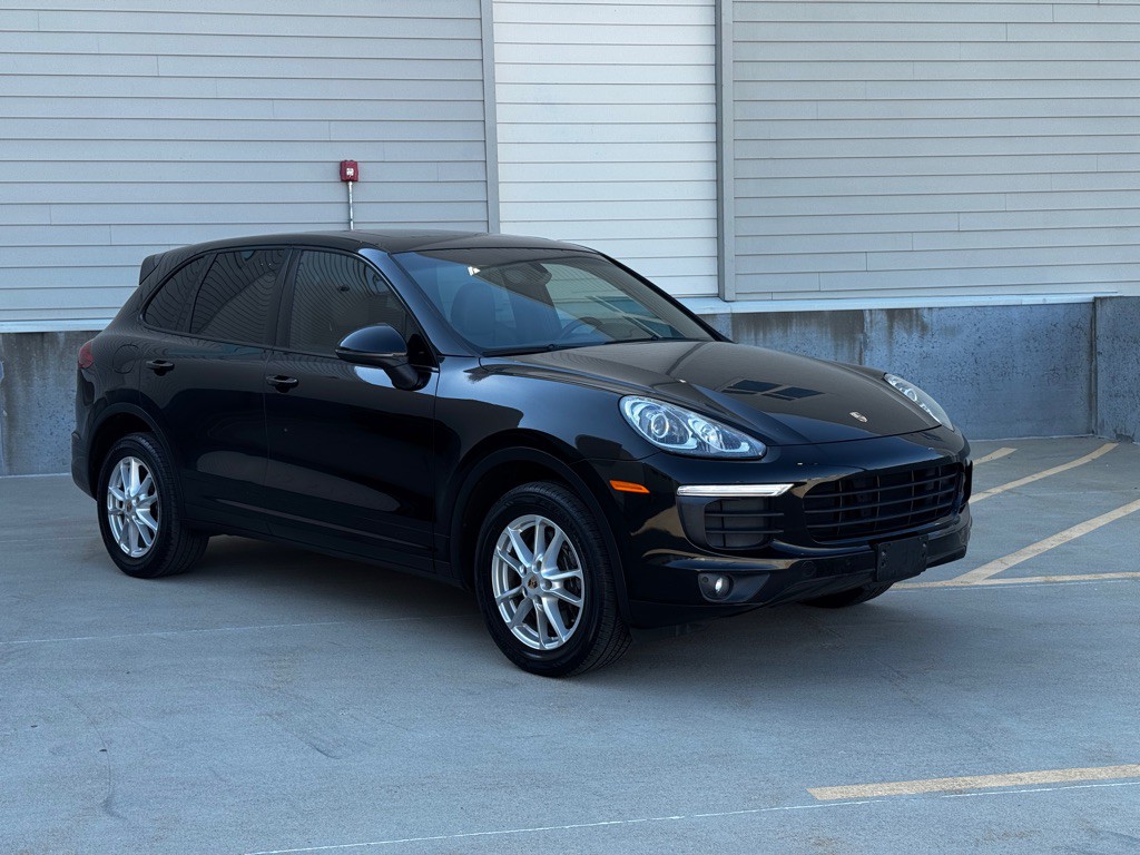 2016 Porsche Cayenne Image 1