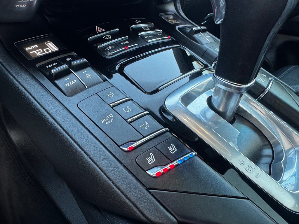 2016 Porsche Cayenne Image 12