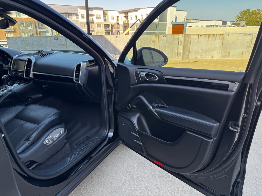 2016 Porsche Cayenne Image 20