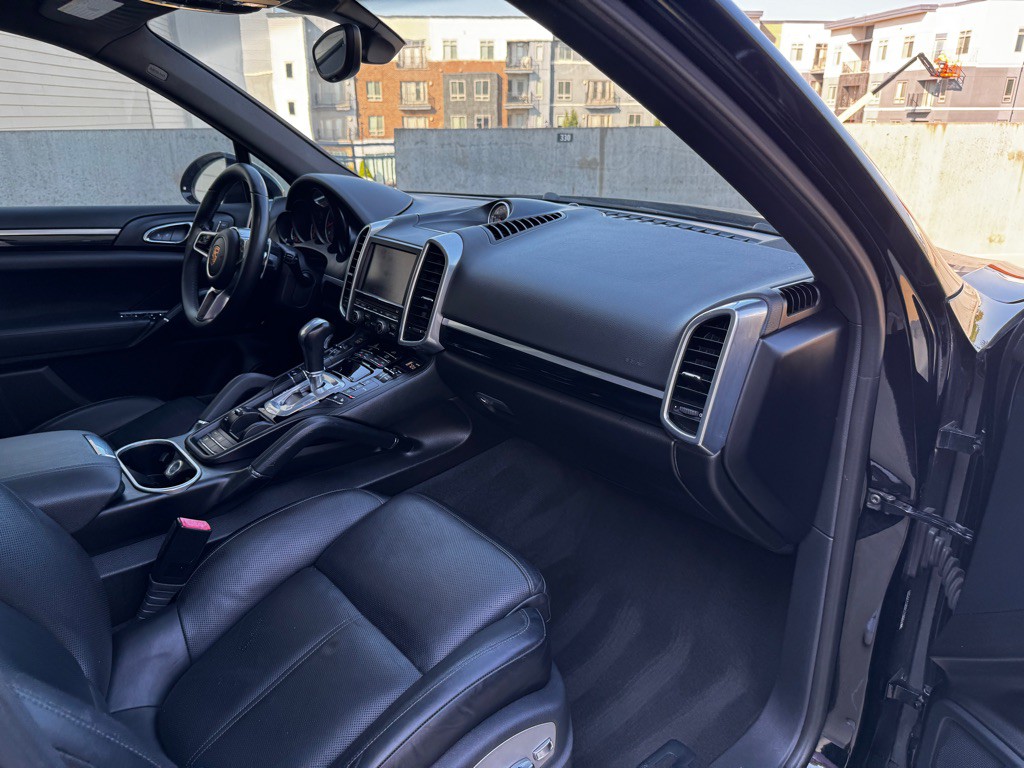 2016 Porsche Cayenne Image 21