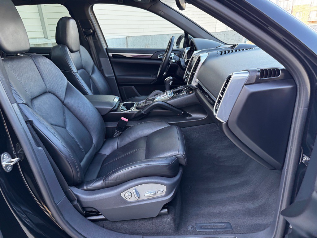2016 Porsche Cayenne Image 22