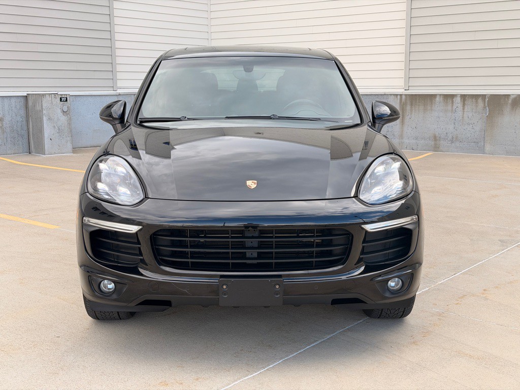 2016 Porsche Cayenne Image 2