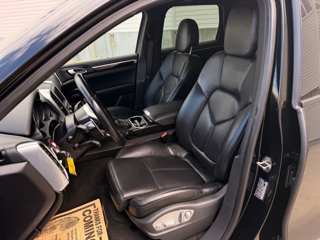 2016 Porsche Cayenne Image 12