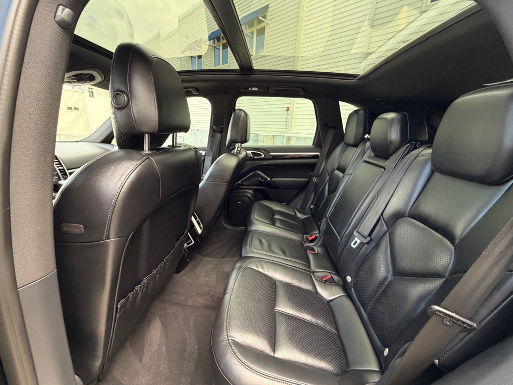 2016 Porsche Cayenne Image 17