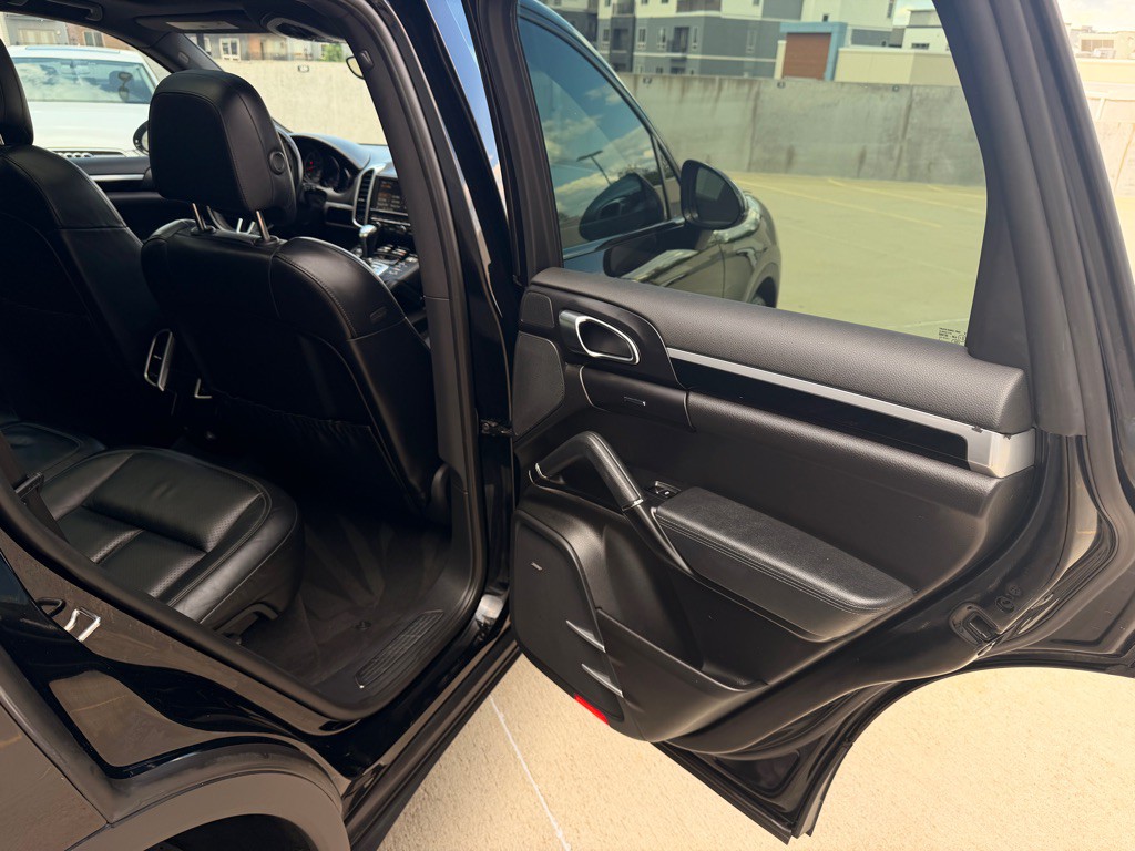2016 Porsche Cayenne Image 19