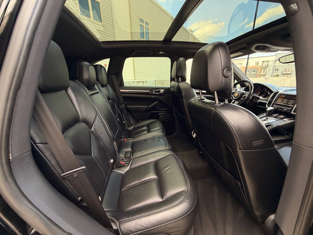 2016 Porsche Cayenne Image 20
