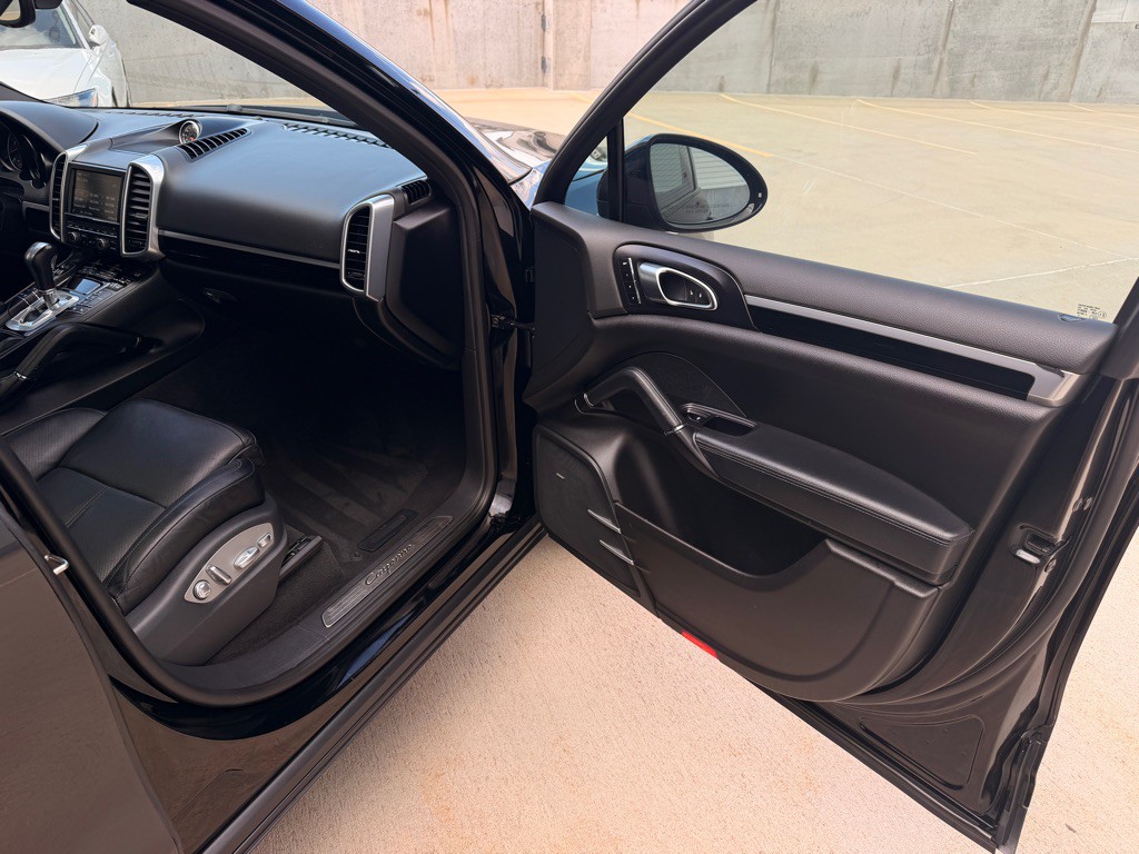 2016 Porsche Cayenne Image 21