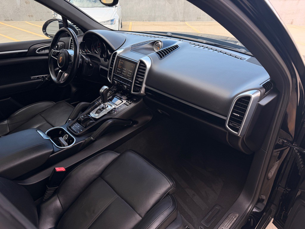 2016 Porsche Cayenne Image 22