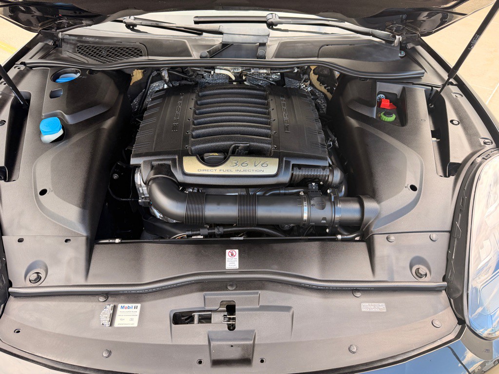 2016 Porsche Cayenne Image 24