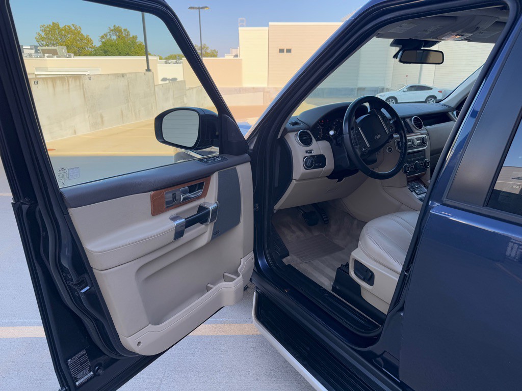 2015 Land Rover LR4 Image 10