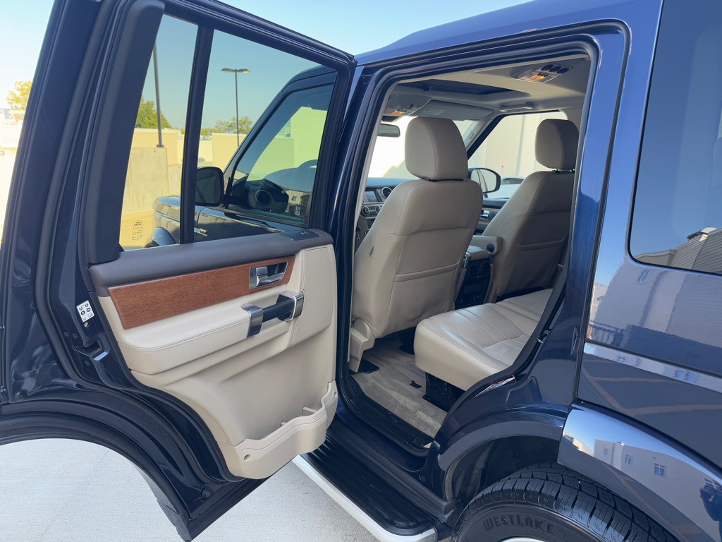 2015 Land Rover LR4 Image 16