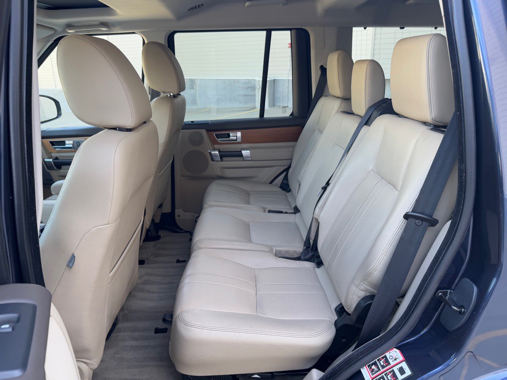 2015 Land Rover LR4 Image 17