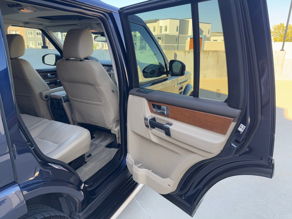 2015 Land Rover LR4 Image 20