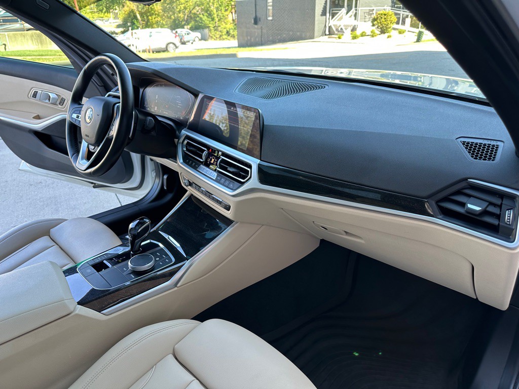 2019 BMW 3 Series Image 25