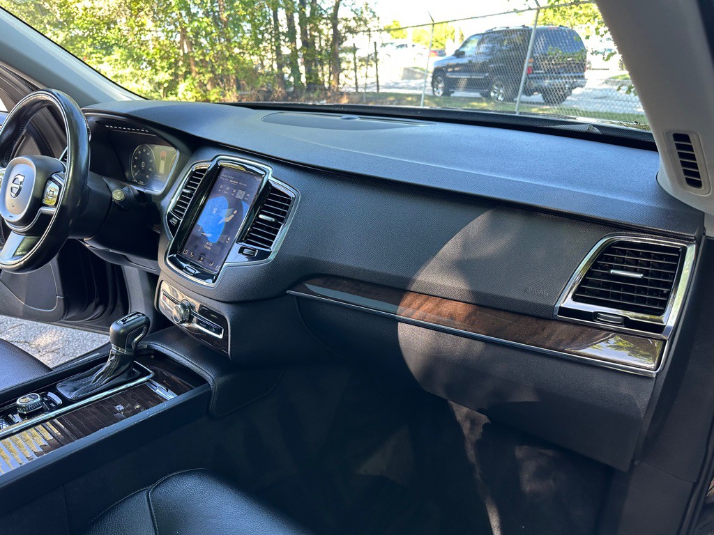 2017 Volvo XC90 Image 26