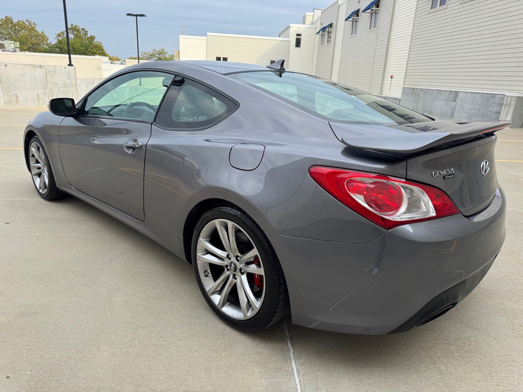 2011 Hyundai Genesis Image 5