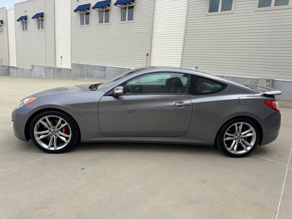 2011 Hyundai Genesis Image 6