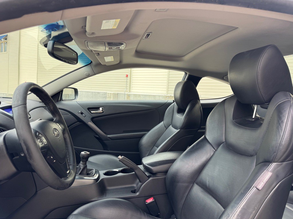 2011 Hyundai Genesis Image 12