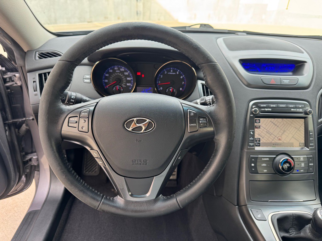 2011 Hyundai Genesis Image 14