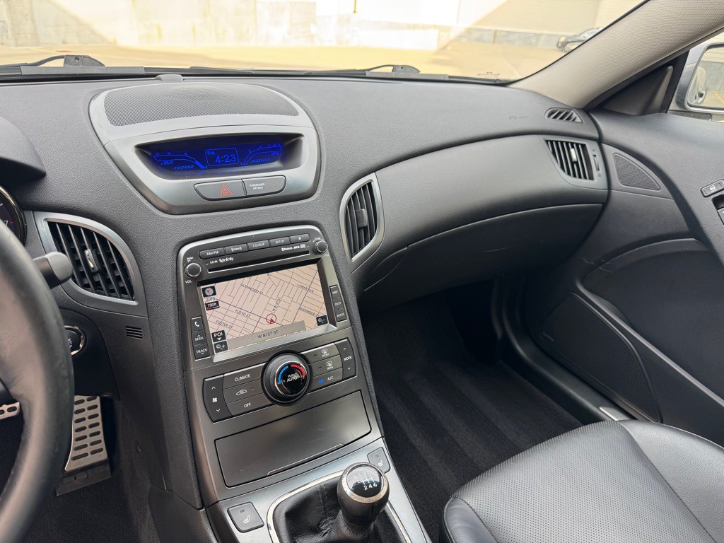 2011 Hyundai Genesis Image 15