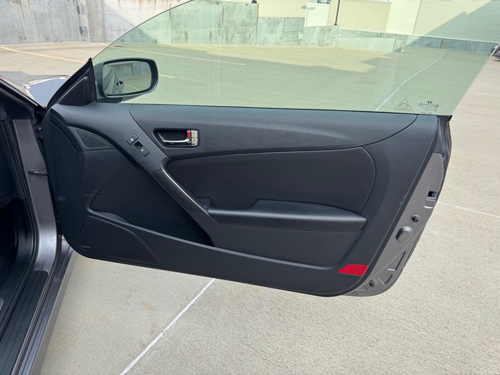 2011 Hyundai Genesis Image 22
