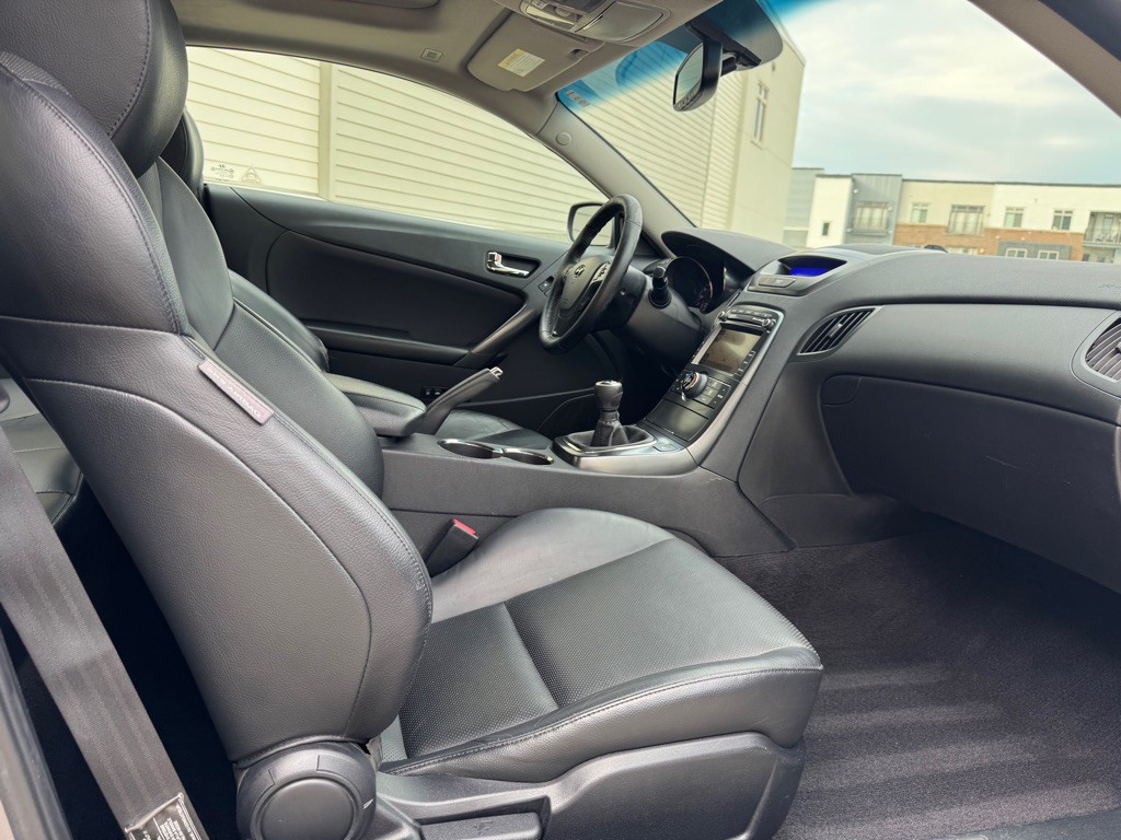 2011 Hyundai Genesis Image 23