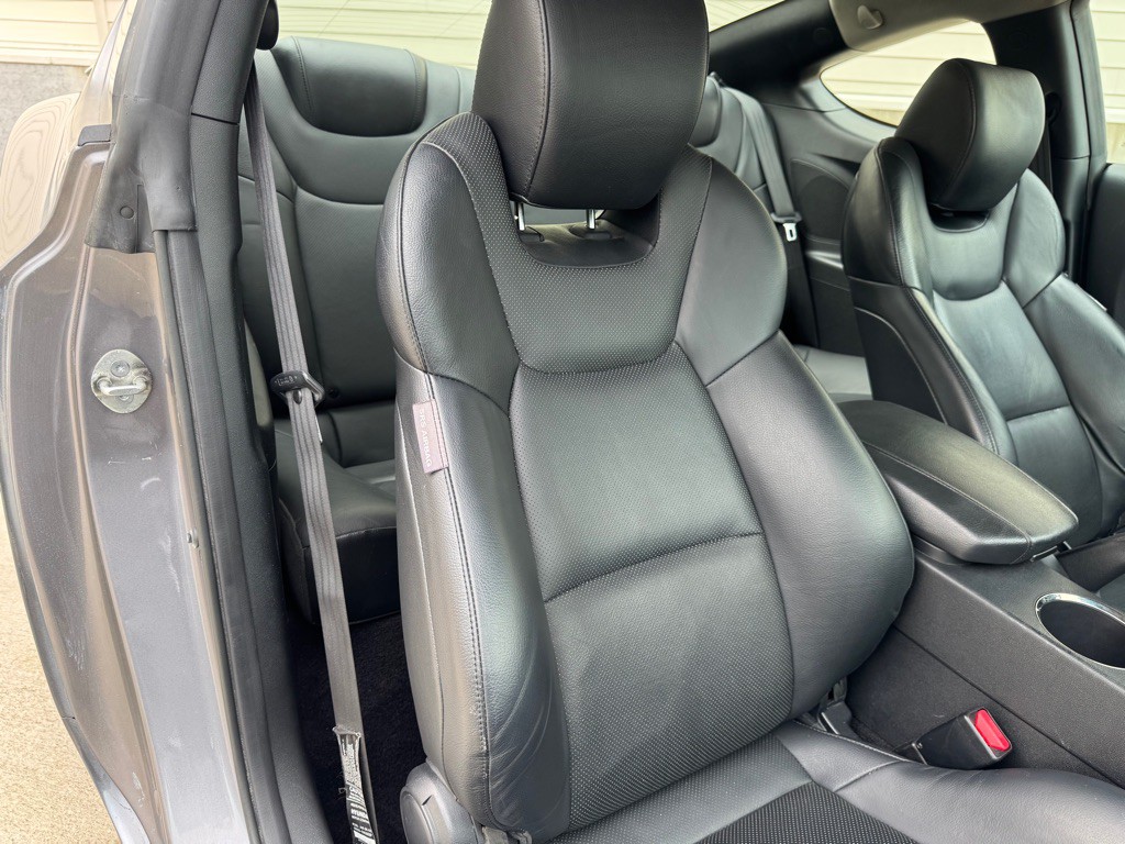 2011 Hyundai Genesis Image 24