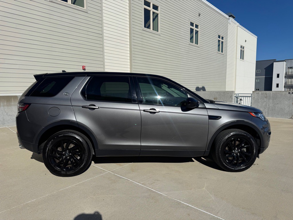 2016 Land Rover Discovery Sport Image 2