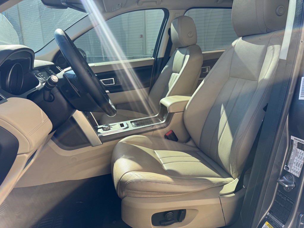 2016 Land Rover Discovery Sport Image 12
