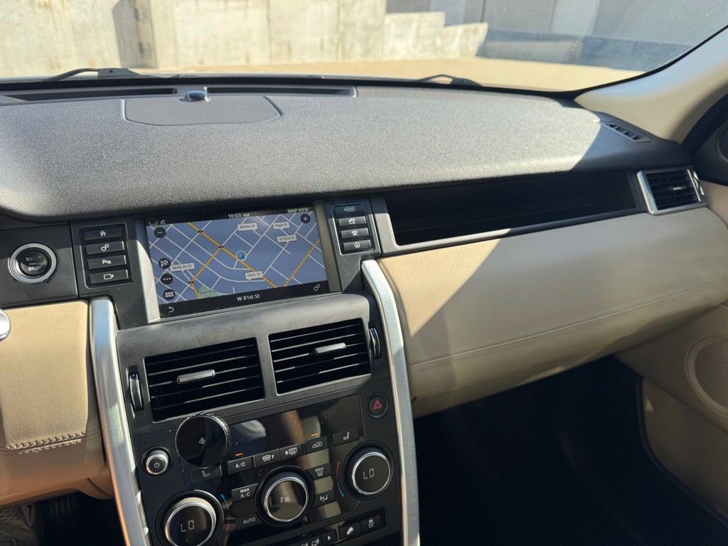 2016 Land Rover Discovery Sport Image 16