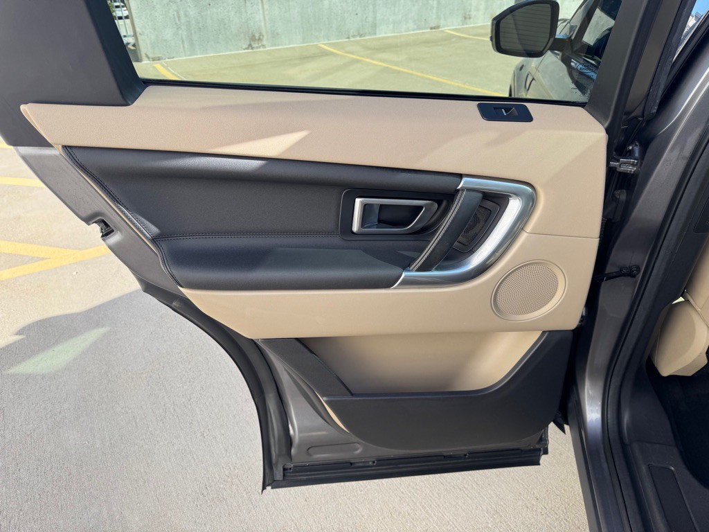 2016 Land Rover Discovery Sport Image 23