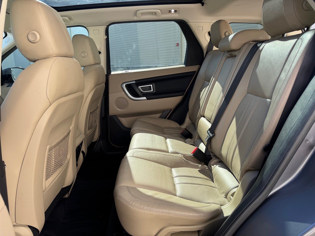 2016 Land Rover Discovery Sport Image 24