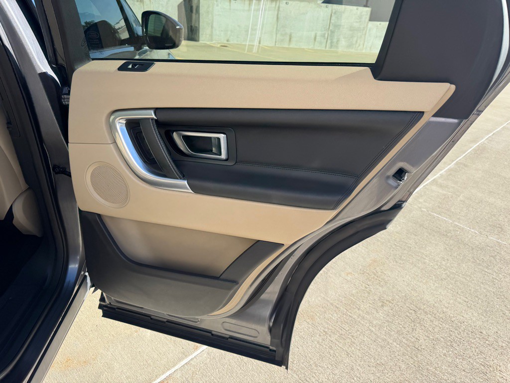 2016 Land Rover Discovery Sport Image 27