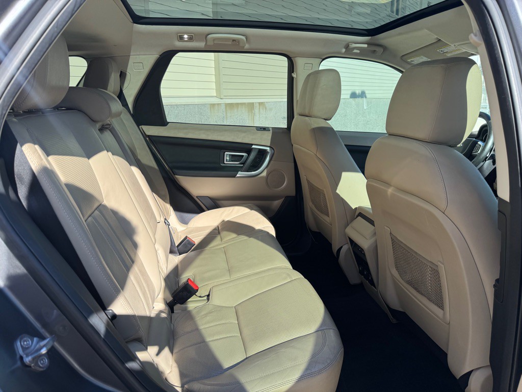 2016 Land Rover Discovery Sport Image 28