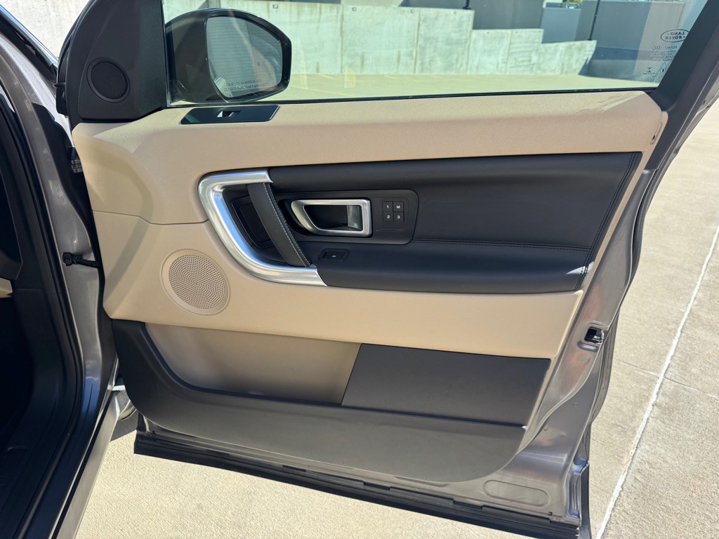 2016 Land Rover Discovery Sport Image 29