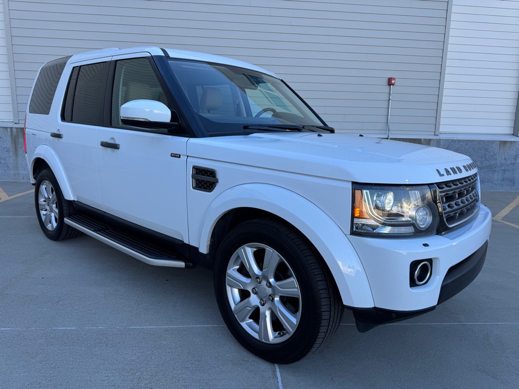 2016 Land Rover LR4 Image 1
