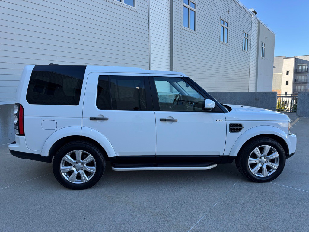 2016 Land Rover LR4 Image 2