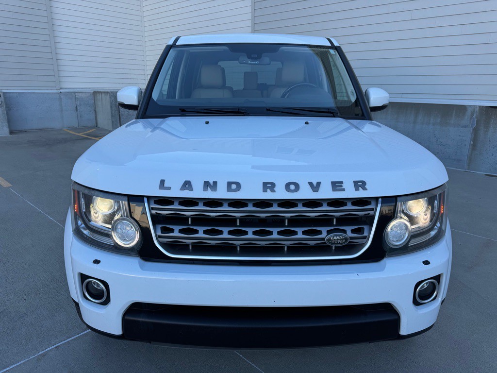 2016 Land Rover LR4 Image 8