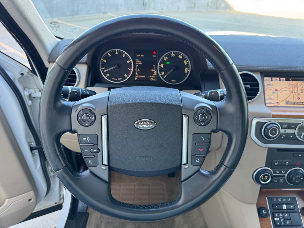 2016 Land Rover LR4 Image 13