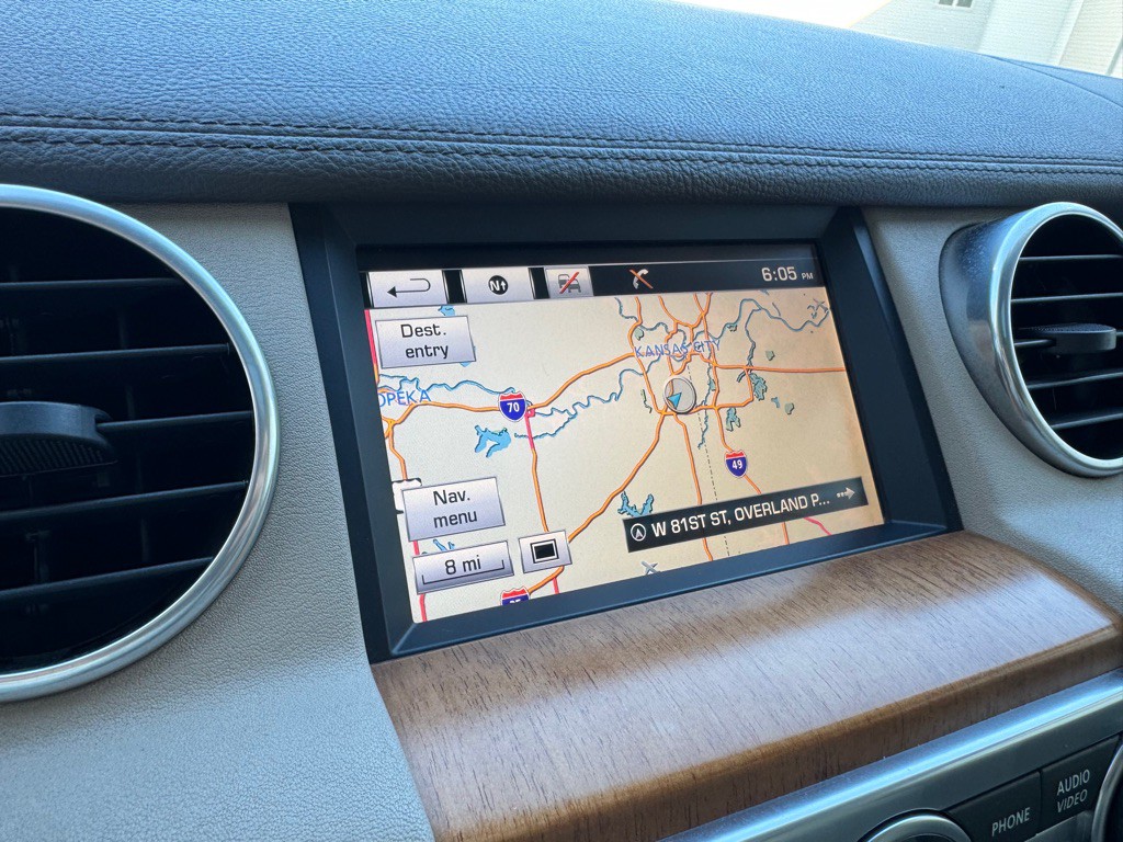2016 Land Rover LR4 Image 17