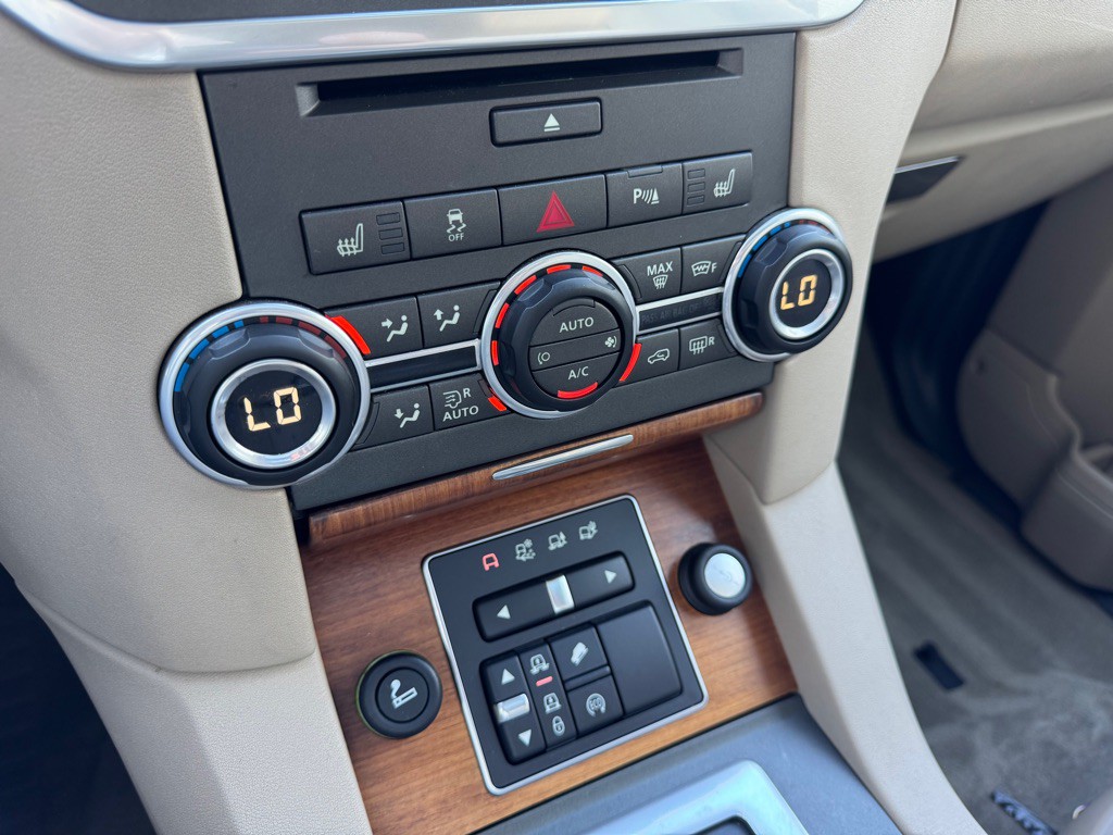2016 Land Rover LR4 Image 19