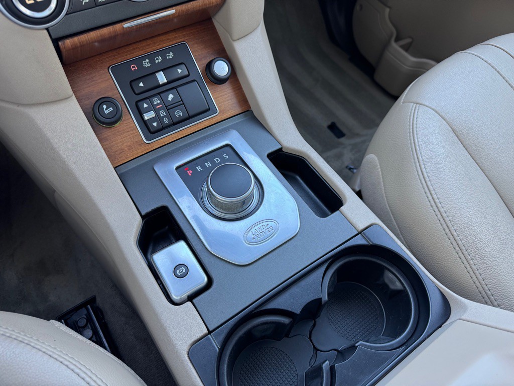 2016 Land Rover LR4 Image 20