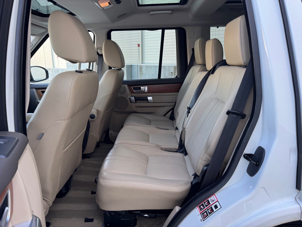 2016 Land Rover LR4 Image 22