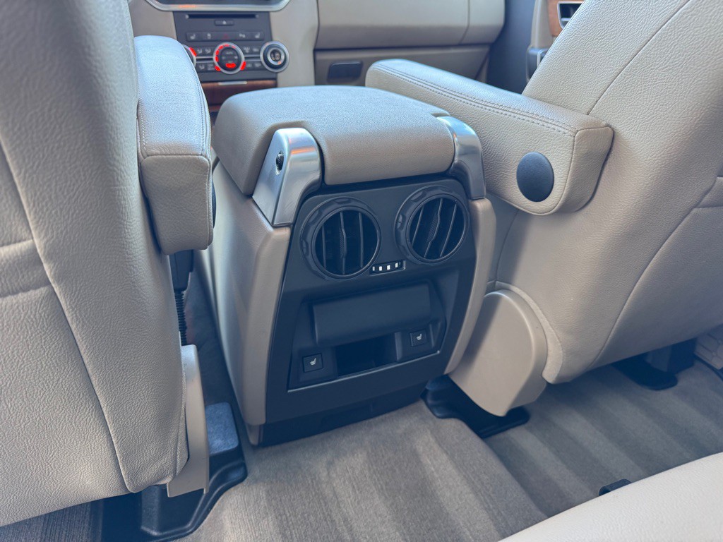 2016 Land Rover LR4 Image 23