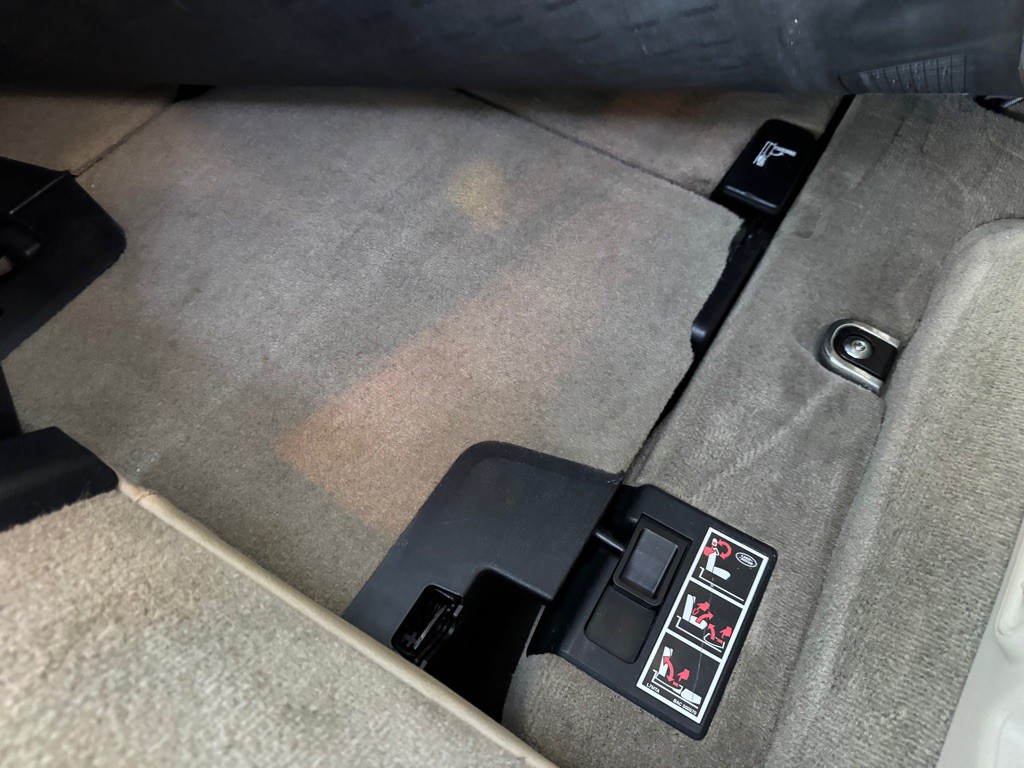 2016 Land Rover LR4 Image 24
