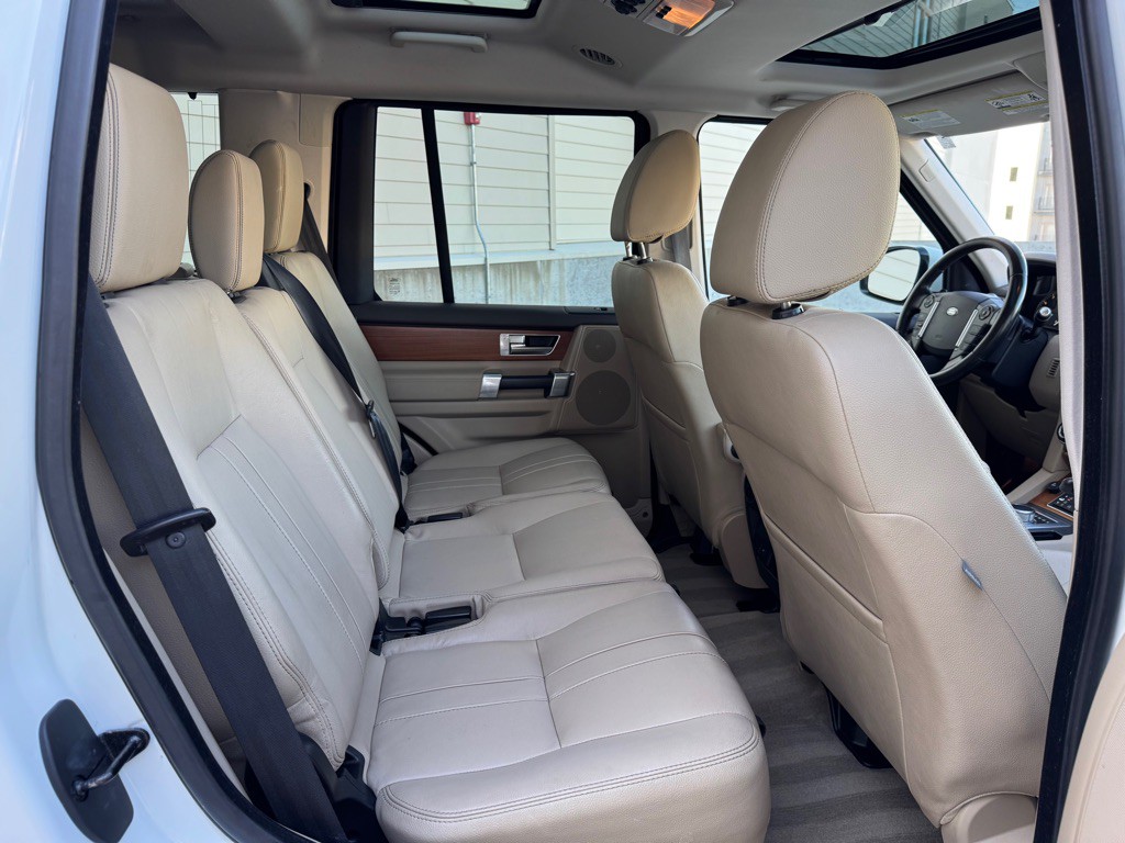 2016 Land Rover LR4 Image 27
