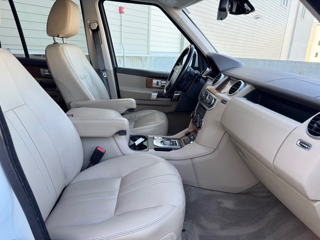 2016 Land Rover LR4 Image 29