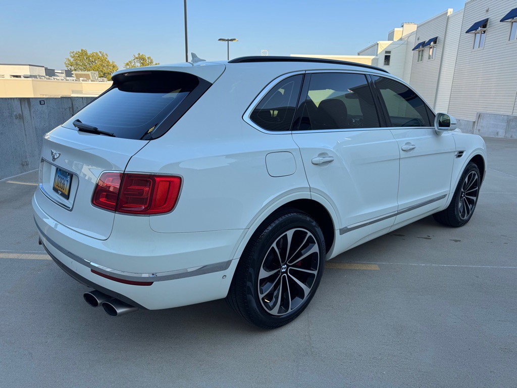 2019 Bentley Bentayga Image 3