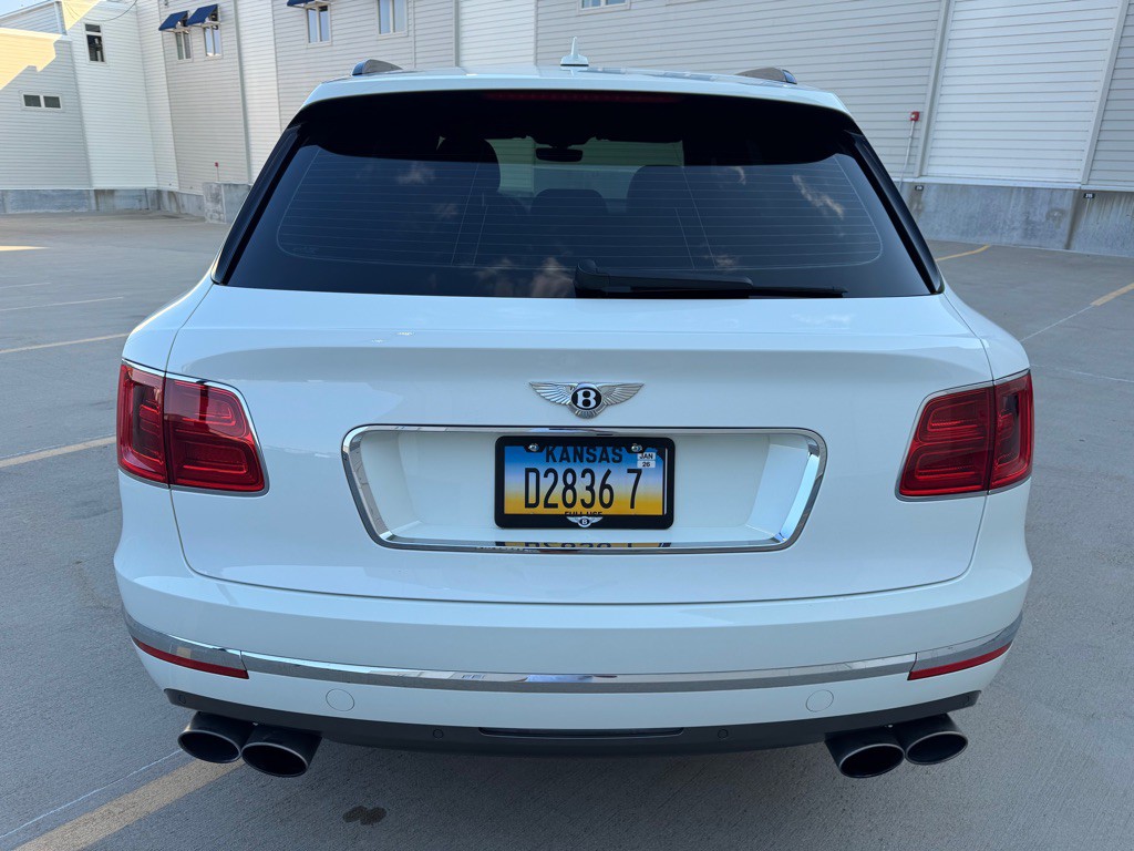 2019 Bentley Bentayga Image 4